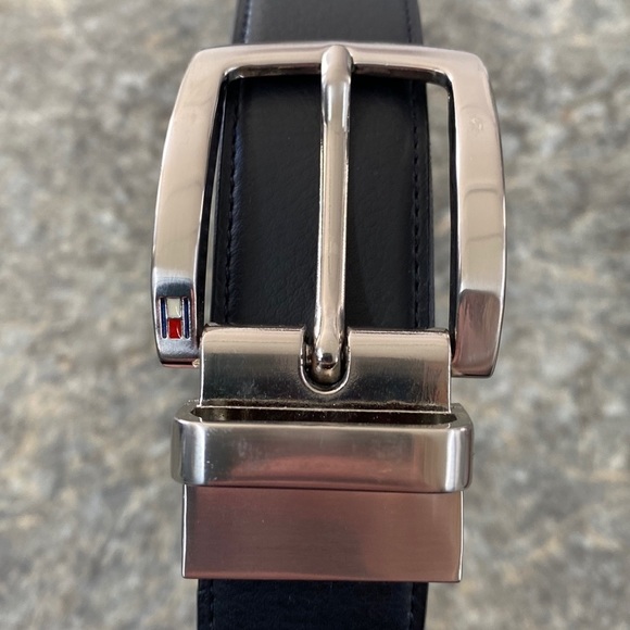 Tommy Hilfiger Easy Reversible Belt with Gift Box, Black / Brown 48” - Picture 2 of 16